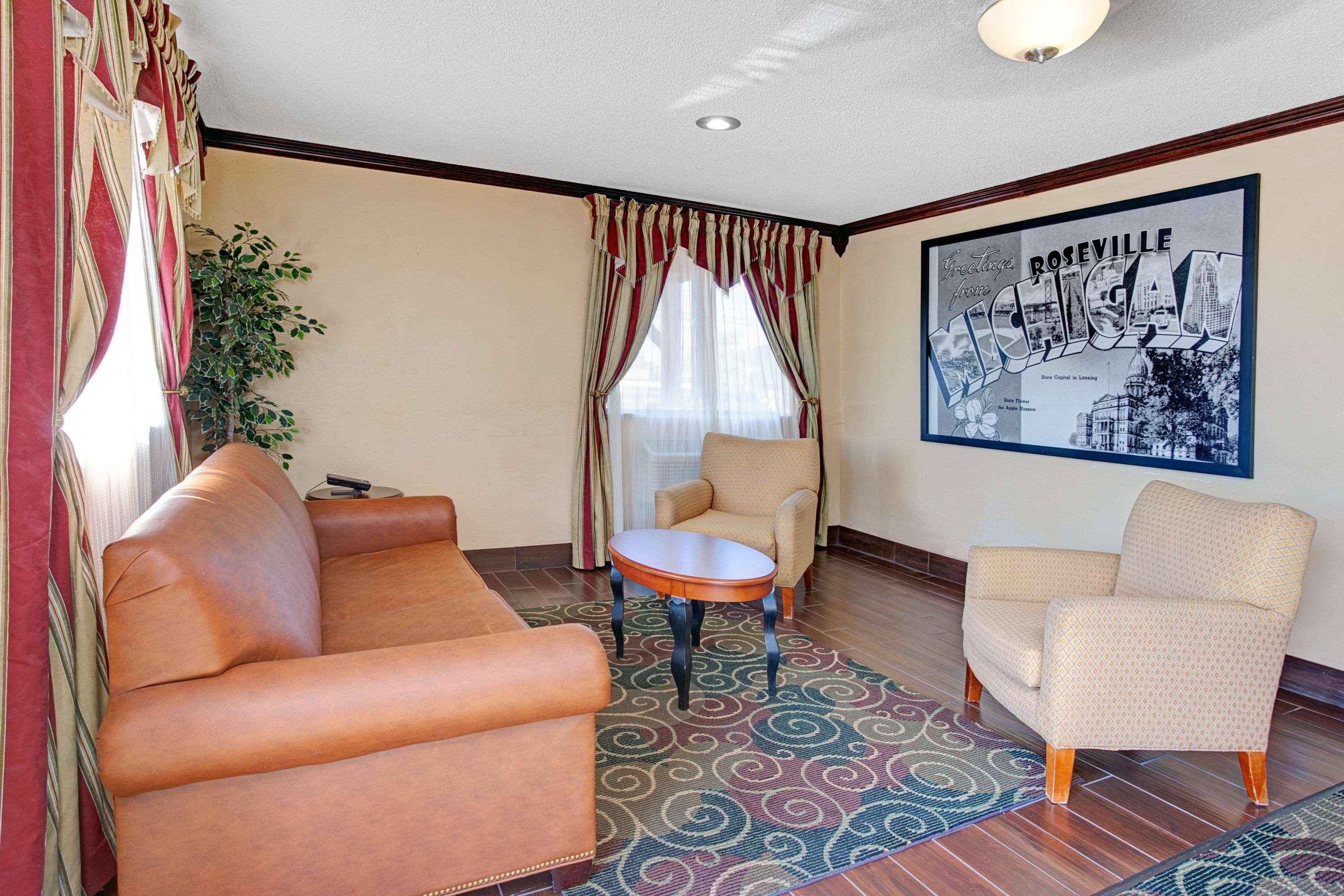 Super 8 By Wyndham Roseville/Detroit Area Екстер'єр фото