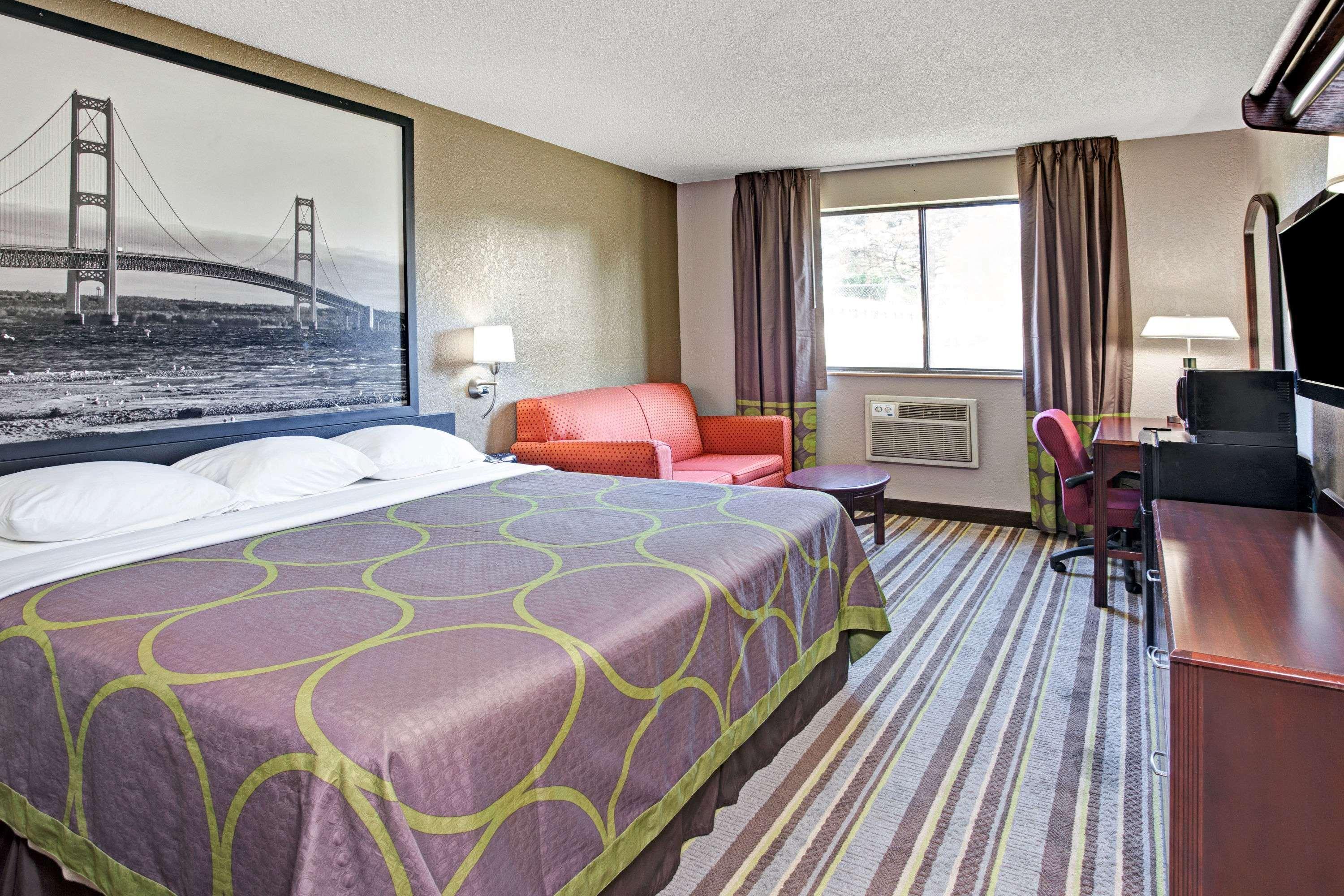 Super 8 By Wyndham Roseville/Detroit Area Екстер'єр фото