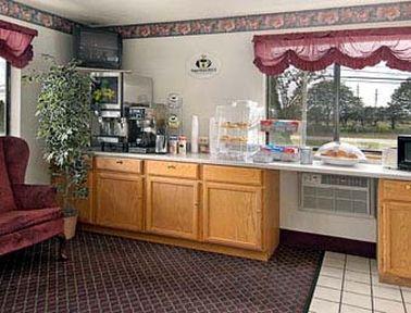 Super 8 By Wyndham Roseville/Detroit Area Ресторан фото