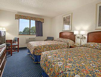 Super 8 By Wyndham Roseville/Detroit Area Номер фото