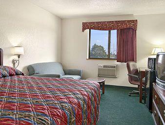 Super 8 By Wyndham Roseville/Detroit Area Номер фото